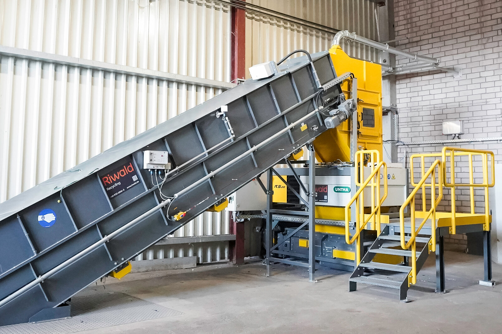 UNTHA References: Riwald Recycling | UNTHA shredding technology