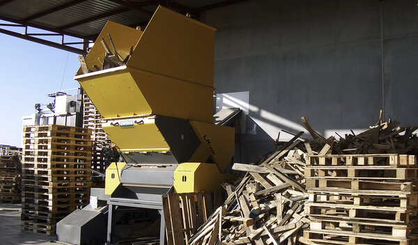 Paletten-Zerkleinerung-1500x800