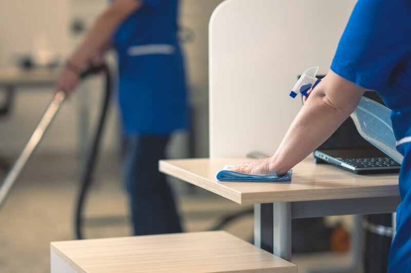 Karriere-Reinigungskraft 2400x1600