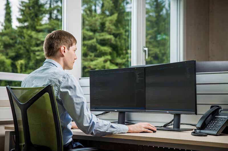 Mitarbeiter am Arbeitsplatz bei UNTHA